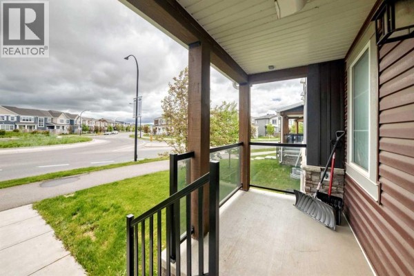 Living room - 1207 140 Avenue Nw, Calgary, AB T3P0Y5 Photo 4