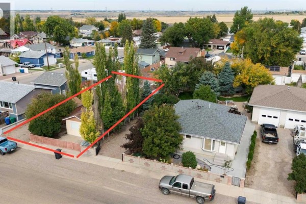 4pc Bathroom - 1207 41 Avenue N, Lethbridge, AB T1H6B3 Photo 2