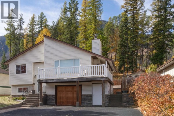 Den - 1207 Pinyon Road, Sparwood, BC V0B2G2 Photo 2