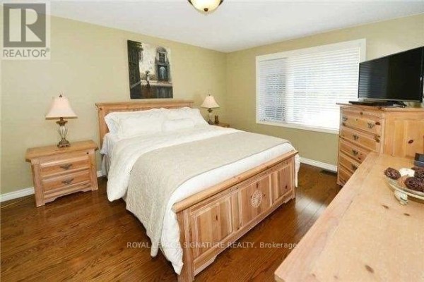 1207 Wood Place, Oakville, ON L6L2R4 Photo 5