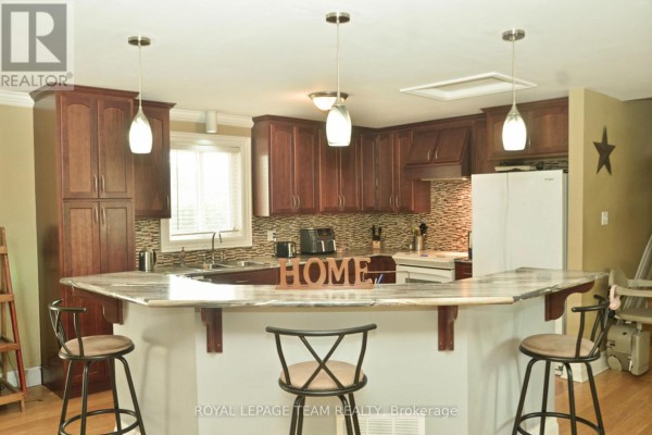 Dining room - 12078 Lakeshore Drive E, South Dundas, ON K0C1X0 Photo 5