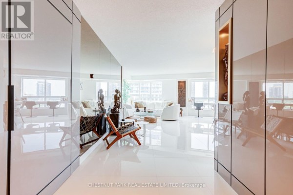 1208 - 2111 Lake Shore Boulevard W, Toronto, ON, photo 2