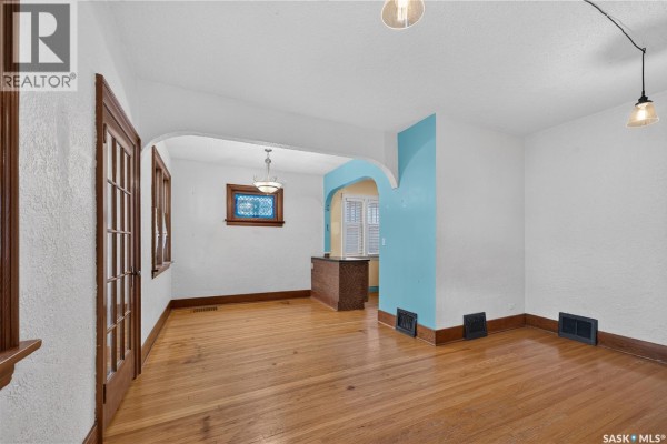Living room - 1208 College Avenue, Regina, SK S4P1A9 Photo 2