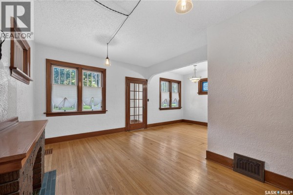 Dining room - 1208 College Avenue, Regina, SK S4P1A9 Photo 3