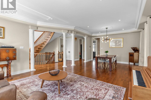 Dining room - 1208 Glencairn Avenue, Toronto, ON M6B2B5 Photo 4
