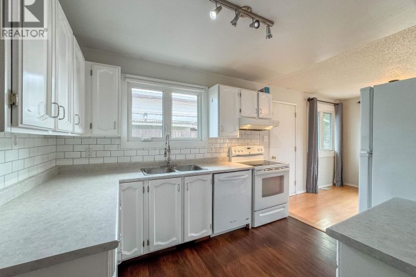 Kitchen - 1208 Toronto Street, Smithers, BC V0J2N0 Photo 2