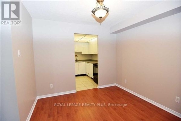 Kitchen - 1209 - 115 Hillcrest Avenue, Mississauga, ON L5B3Y9 Photo 3