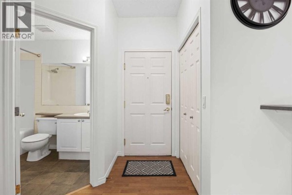 Primary Bedroom - 121, 126 14 Avenue Sw, Calgary, AB T2R0L9 Photo 5
