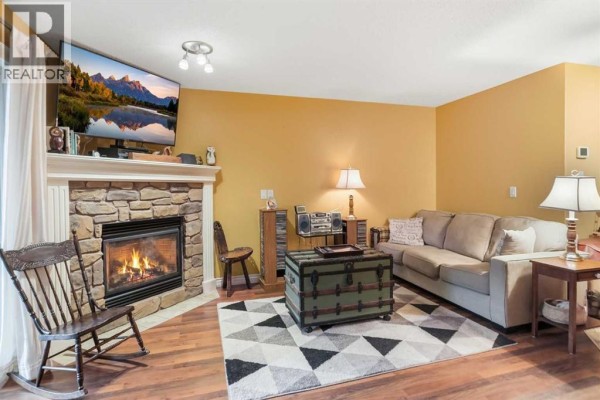 Living room - 121, 308 11 Avenue Nw, High River, AB T1V0G3 Photo 4