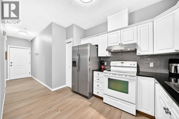 4pc Bathroom - 121, 333 Riverfront Avenue Se, Calgary, AB T2G5R1 Photo 5