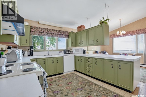 Kitchen - 121 4th Street E, Nipawin, SK S0E1E0 Photo 4