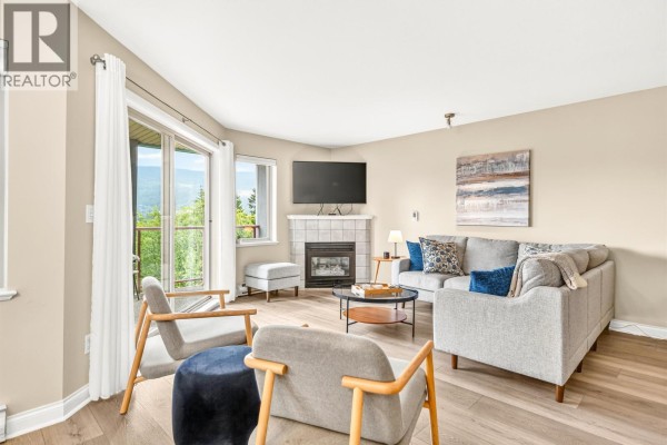 121 5780 Trail Avenue, Sechelt, BC, photo 2