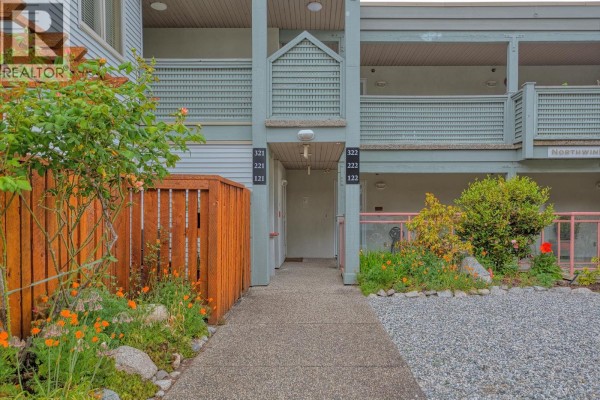 121 5780 Trail Avenue, Sechelt, BC, photo 3