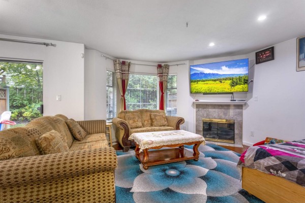 121 8655 King George Boulevard, Surrey, BC V3W5C4 Photo 5