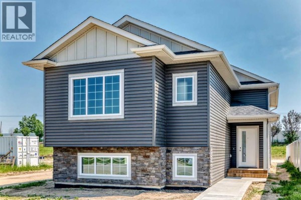 121 Aztec Crescent, Blackfalds, AB, photo 2