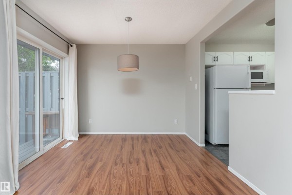 Primary Bedroom - 121 Bulyea Rd Nw, Edmonton, AB T6R2M9 Photo 4