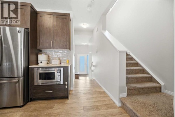 Kitchen - 121 Carringvue Park Nw, Calgary, AB T3P1L1 Photo 4