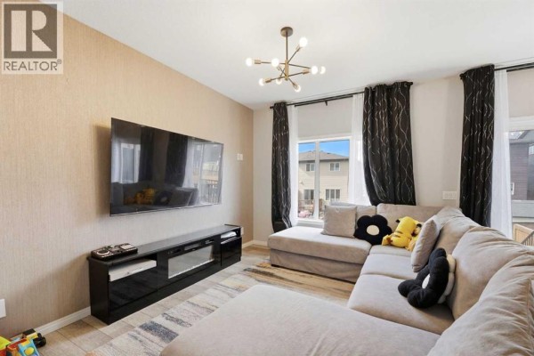 Pantry - 121 Carringvue Park Nw, Calgary, AB T3P1L1 Photo 5
