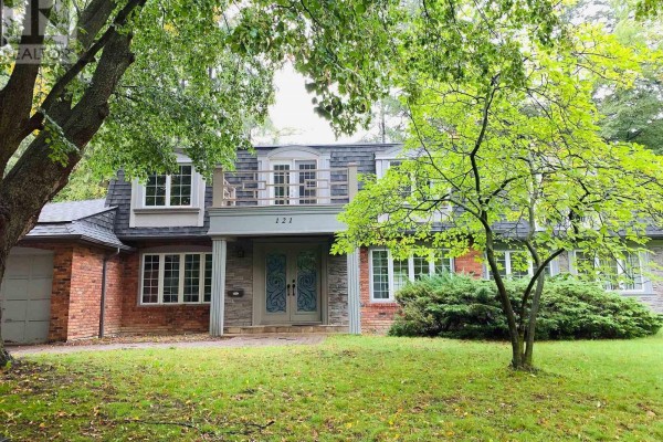 121 Castle Crescent, Oakville