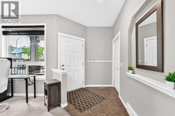 Living room - 121 Chapalina Heights Se, Calgary, AB T2X0B2 Photo 4