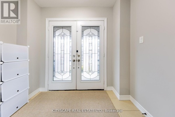 Living room - 121 Crafter Crescent, Hamilton, ON L8J0H8 Photo 4