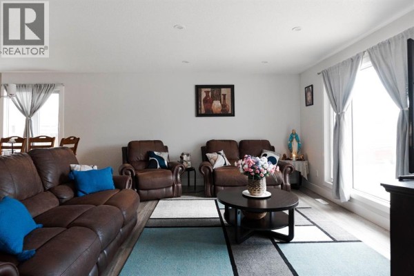 Dining room - 121 Demers Drive, Fort Mcmurray, AB T9H2B3 Photo 4