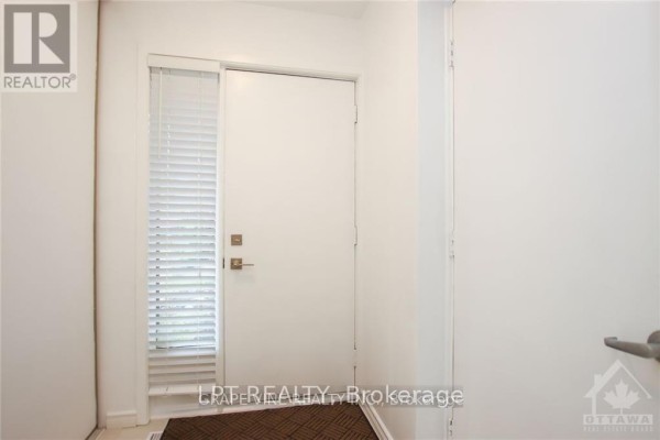121 Erin Crescent, Ottawa, ON K1V9Z3 Photo 2