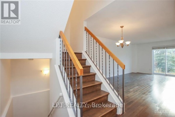 121 Erin Crescent, Ottawa, ON K1V9Z3 Photo 4
