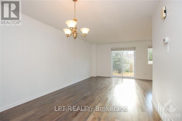 121 Erin Crescent, Ottawa, ON K1V9Z3 Photo 5