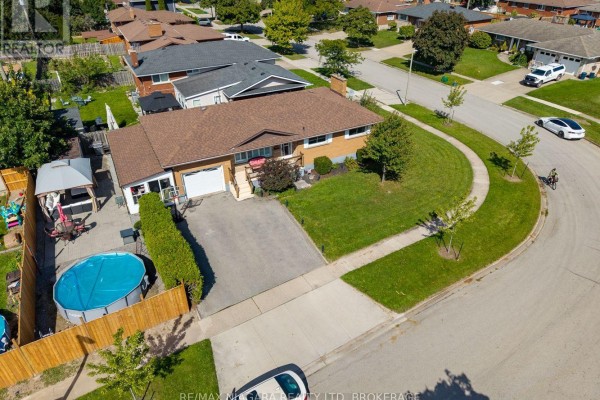 Office - 121 Garon Avenue, Welland, ON L3B1B7 Photo 2