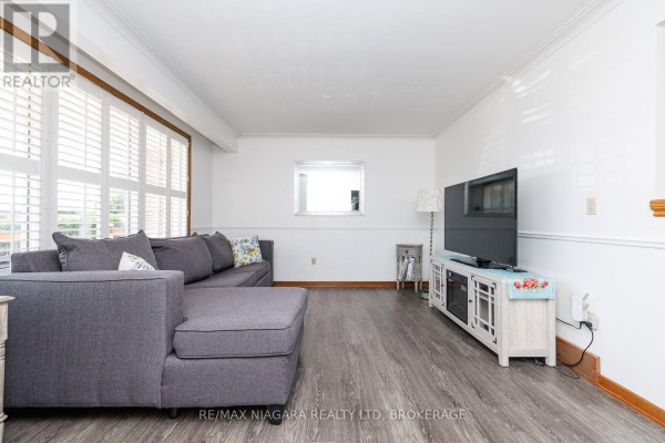 Primary Bedroom - 121 Garon Avenue, Welland, ON L3B1B7 Photo 5