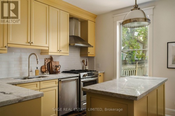 Mud room - 121 Glendale Avenue, Toronto, ON M6R2T3 Photo 4