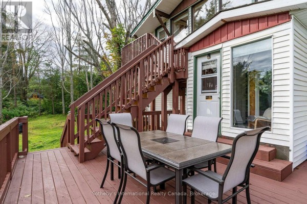 Deck with outdoor dining table and chairs, surrounded by trees. - 121 Hamlet Road, Blue Mountains