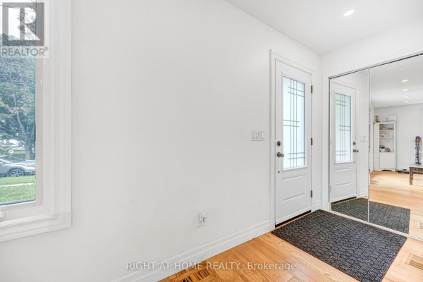 121 Hearst Circle, Toronto, ON, photo 2