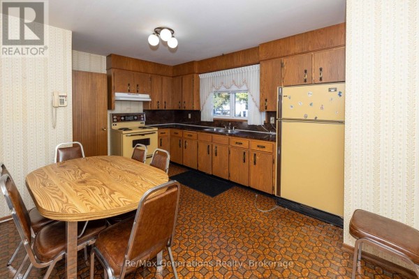 Kitchen - 121 Loyola Place, Thunder Bay, ON P7C5N6 Photo 2