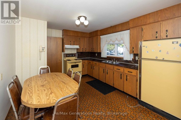 Primary Bedroom - 121 Loyola Place, Thunder Bay, ON P7C5N6 Photo 3