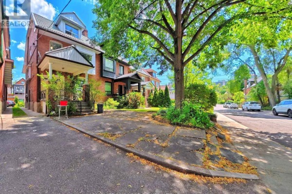 121 Medland Street, Toronto, ON M6P2N4 Photo 2