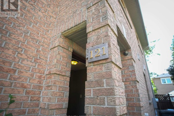 Dining room - 121 Pressed Brick Drive, Brampton, ON L6V4K5 Photo 2