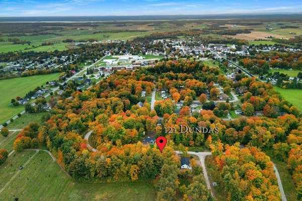 Panoramic aerial view of Shawville, Quebec, showing the town adjacent to a wooded area with autumn foliage. - 121 Rue Dundas, Shawville