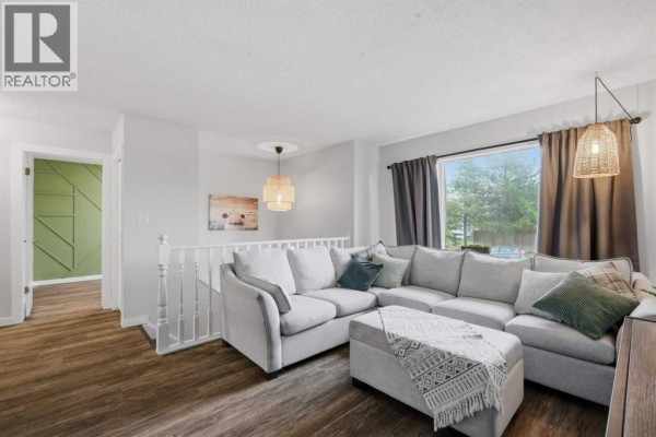 Kitchen - 121 Rutledge Crescent, Red Deer, AB T4P3K1 Photo 3