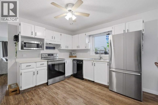 Bedroom - 121 Rutledge Crescent, Red Deer, AB T4P3K1 Photo 4