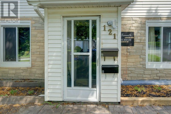 Living room - 121 Seventh Street, Midland, ON L4R3Y9 Photo 3