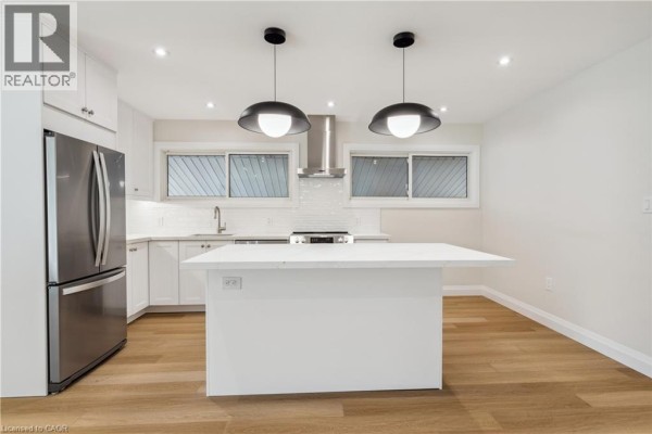 4pc Bathroom - 121 Toby Crescent Unit# Main, Hamilton, ON L8T2N9 Photo 5