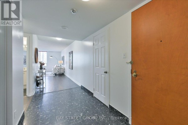 1210 - 260 Doris Avenue, Toronto, ON M2N6X9 Photo 5