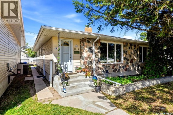 Kitchen/Dining room - 1210-1212 Dewdney Avenue E, Regina, SK S4N0E3 Photo 2