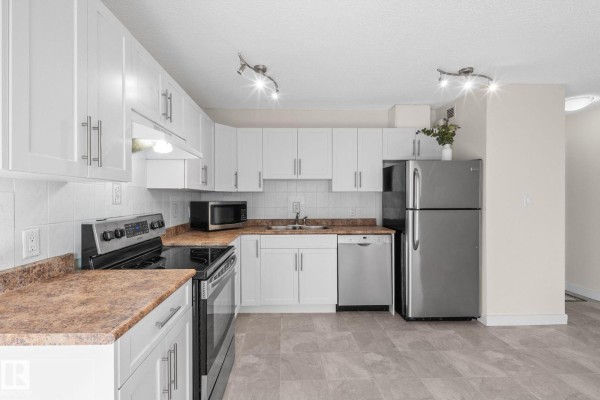 #1210 9710 105 St Nw, Edmonton, AB T5K1A4 Photo 4