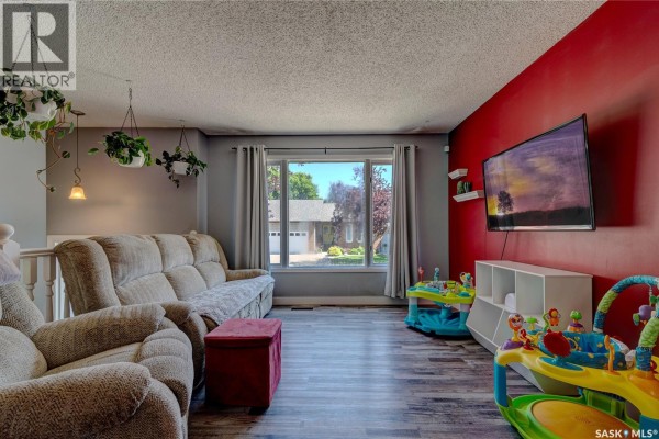 Dining room - 1210 Flexman Crescent, Regina, SK S4X3A7 Photo 3