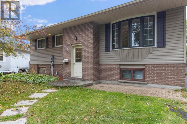 Living room - 1210 Peden Boulevard, Brockville, ON K6V3K3 Photo 3
