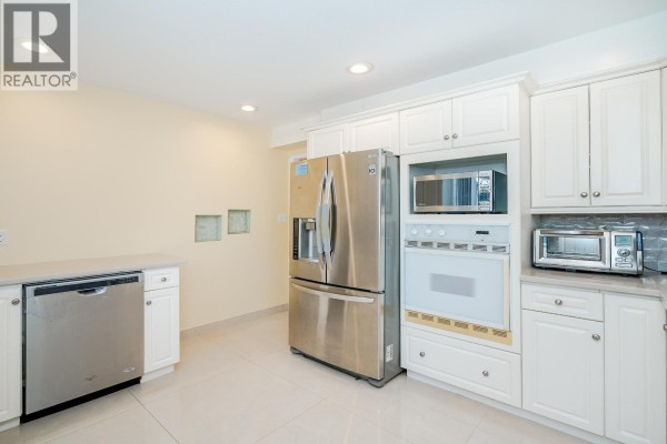 12100 Cameron Drive, Richmond, BC V6V2T3 Photo 2