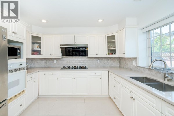 12100 Cameron Drive, Richmond, BC V6V2T3 Photo 5